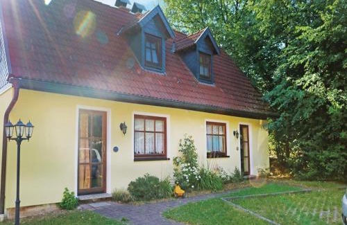 Hausles House | Holiday Home Mitwitz with a Fireplace 09