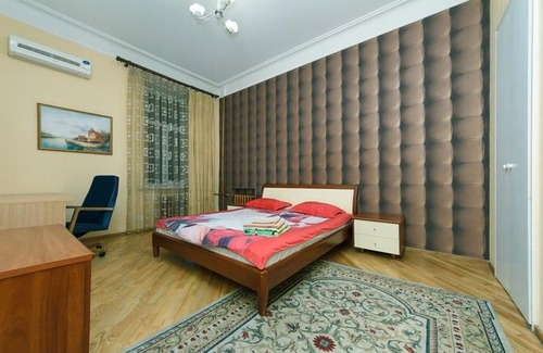 Besarabka Apartment | One Bedroom 62 Krutyi Descent Near Khreshchatyk