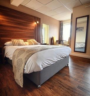 March Hotel | Oliver Cromwell Hotel