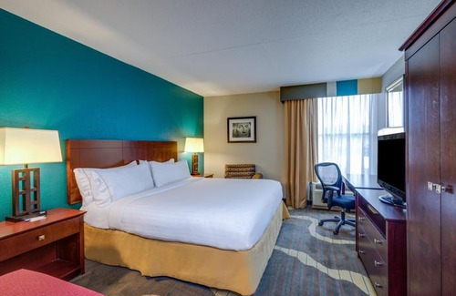 Camp Springs Hotel | Holiday Inn Express Washington DC East- Andrews AFB