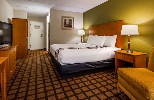 Hillside Hotel | BEST WESTERN PLUS Chicago Hillside