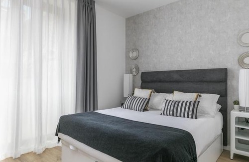Basurto-Zorroza Apartment | Riverside by Forever Rentals