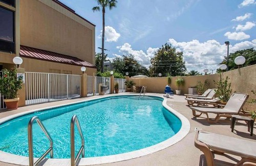 Lantana Hotel | Comfort Inn & Suites - Lantana - West Palm Beach South