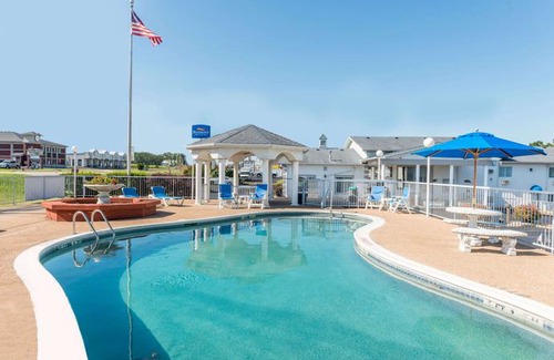 Osage Beach Hotel | Baymont Inn & Suites Lake of the Ozarks / Osage Beach