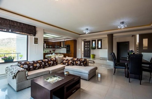 Sissi Villa | Luxury Sissi Residence with Hot Tub