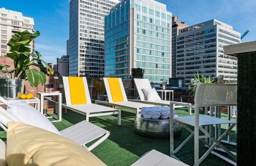 Downtown Montreal House | Drummond by Bouticstay Golden District Studio