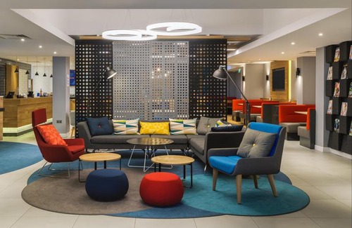 Watford Hotel | Holiday Inn Express London - Watford Junction