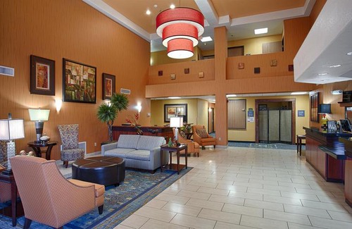 Raisin Hotel | Best Western PLUS Fresno Inn