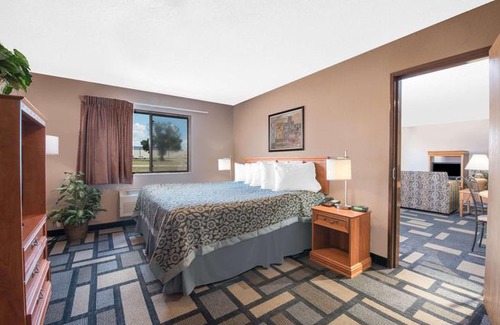 Watertown Hotel | Days Inn by Wyndham Watertown