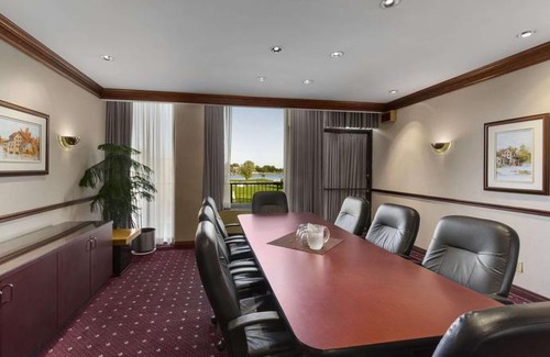 Belleville Hotel | Ramada by Wyndham Belleville Harbourview Conference Center