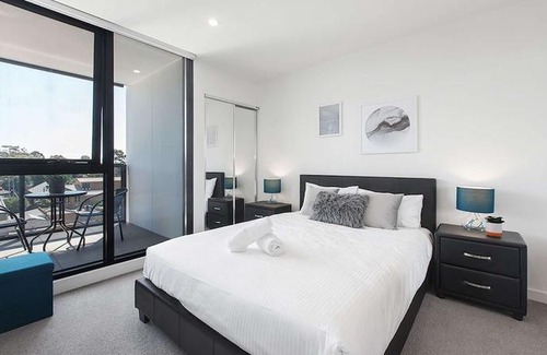 Cheltenham Apartment | Ilixir Apartments by Ready Set Host