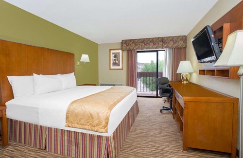 Gallup Hotel | Days Inn & Suites by Wyndham Red Rock Gallup