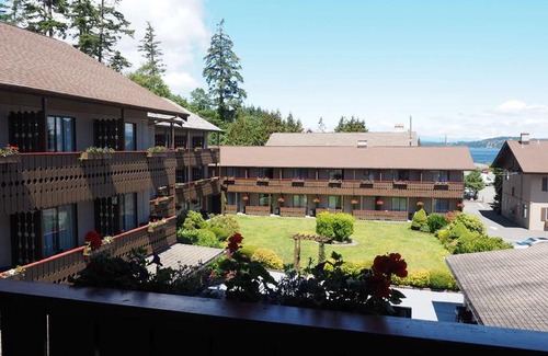 Campbell River Ski Chalet | Ramada by Wyndham Campbell River