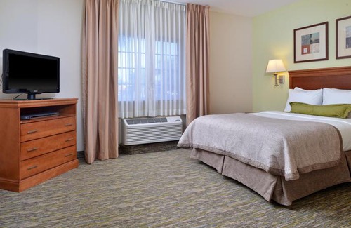 Lakeview Hotel | Candlewood Suites Manassas