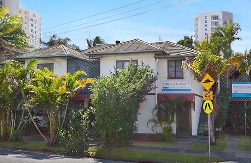 Coolangatta Apartment | Tondio Terrace Flat 2 - Neat and tidy budget accommodation, easy walk to the beach