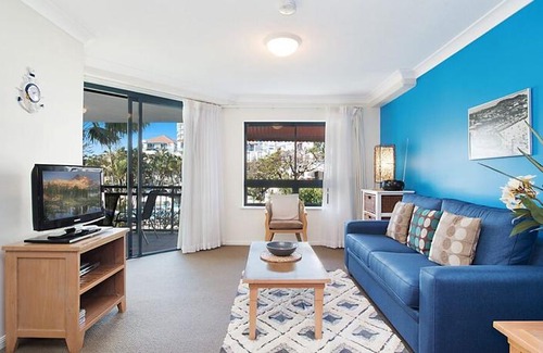 Coolangatta Apartment | Calypso Plaza Resort Unit 217 - Central Coolangatta beachfront location