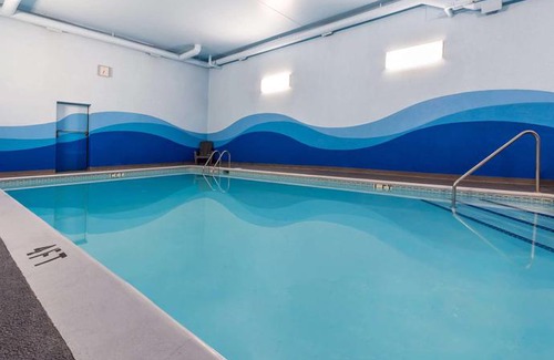 Coquitlam Hotel | Ramada by Wyndham Coquitlam Hotel