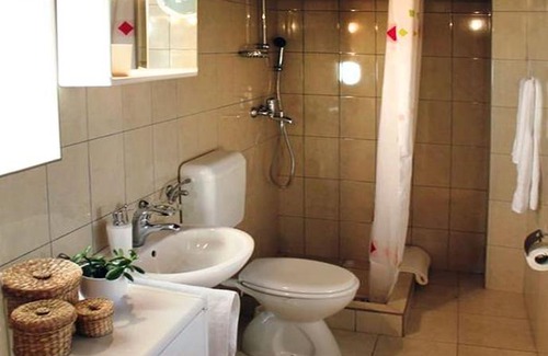 Stravca House | Stone Holiday Home in Brotnice Dalmatia with Bubble Bath
