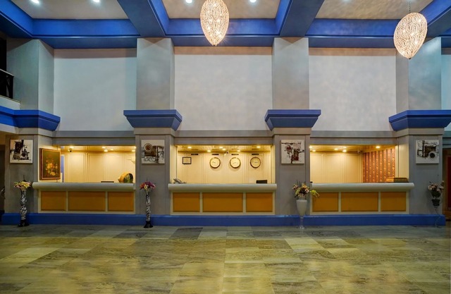 Capital O 29124 Royal Palms Hotel
