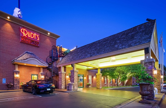 Best Western Plus White Bear Country Inn
