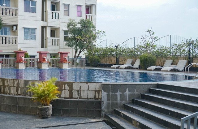 Best Spacious Studio Belmont Residence Puri Apartment