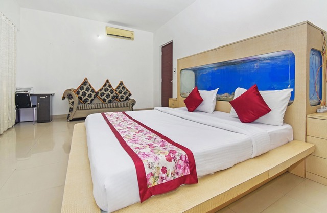 MH12 Services Luxury Room Kalyani Nagar