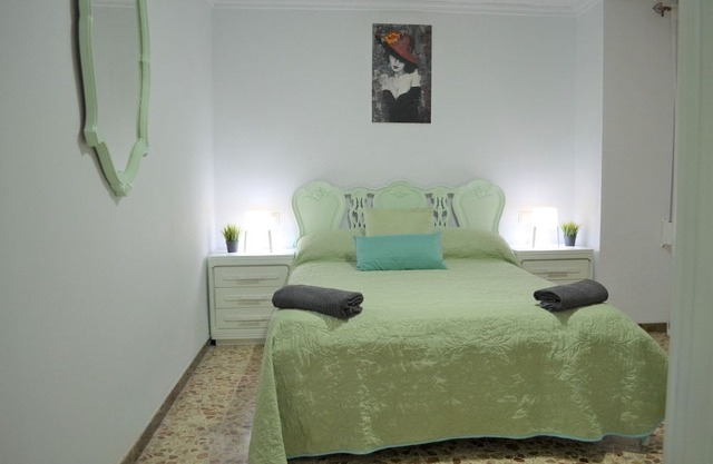 Fantastic 1 Bedroom Apartment with Gallery Cb6ev