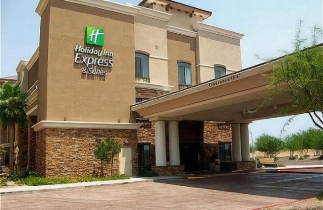 Holiday Inn Express & Suites Phoenix - Glendale Sports Dist, an Ihg Hotel