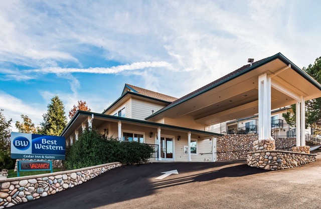 Best Western Cedar Inn & Suites