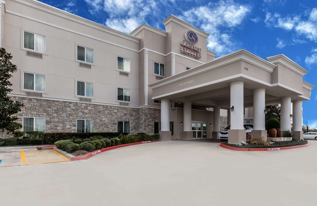 Comfort Suites Houston IAH Airport - Beltway 8