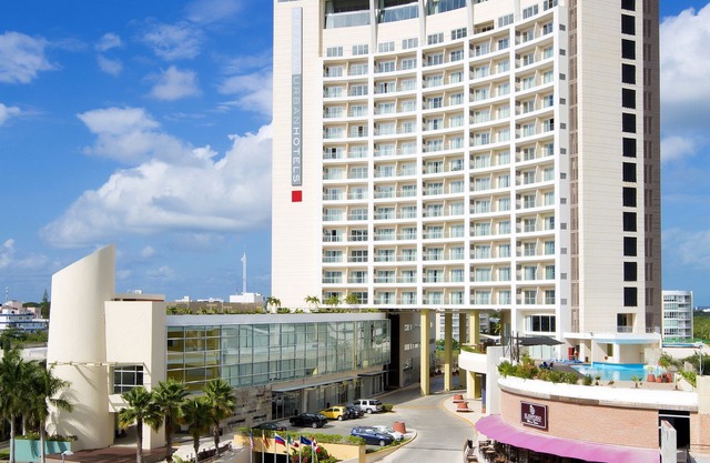 Krystal Urban Cancun Centro