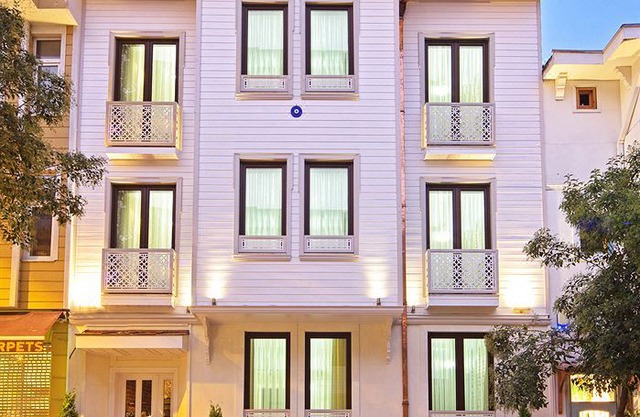 Azade Suites