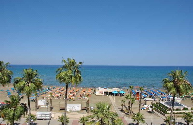 Les Palmiers Beach Hotel