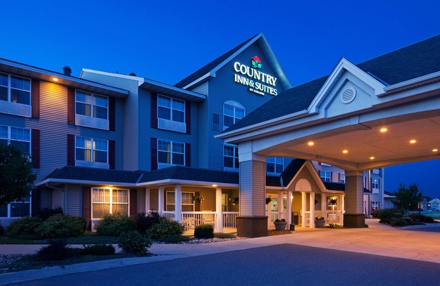 Country Inn & Suites by Radisson, St. Cloud East, MN