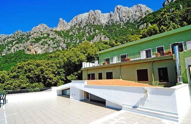 Enis Monte Maccione