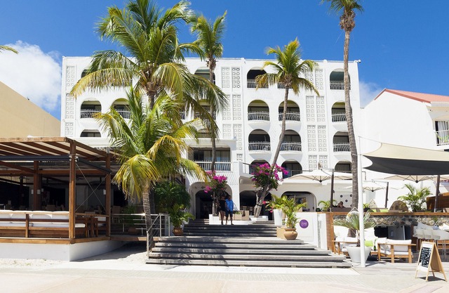 Holland House Beach Hotel