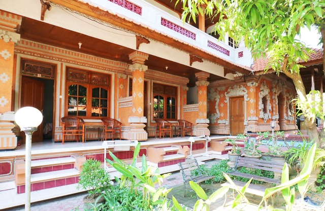 OYO 2411 Taman Mekar Beach Inn 2
