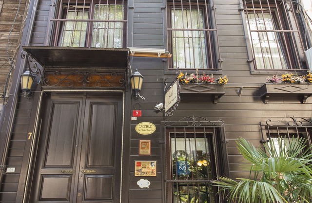 Naz Wooden House Inn