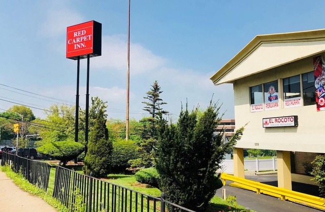 Red Carpet Inn - Stamford