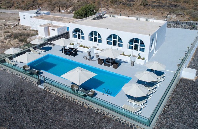 Thirassia Paradise Suites