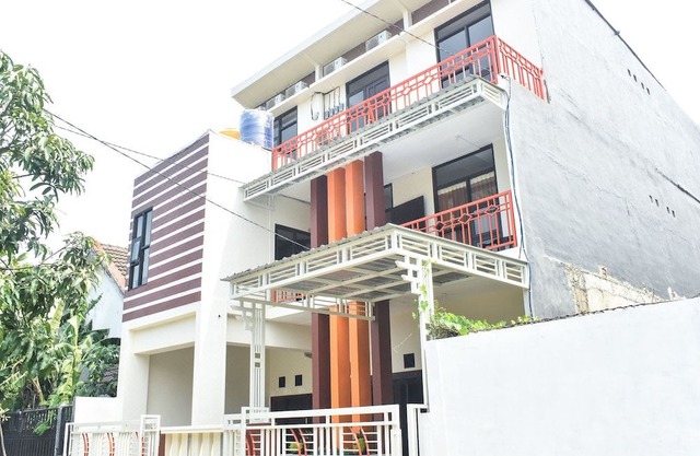 RedDoorz Syariah Near Gelora Delta Sidoarjo 2