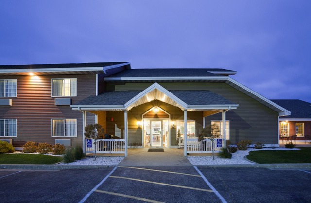 Paynesville Inn & Suites