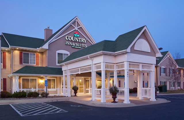 Country Inn & Suites by Radisson, Willmar, MN