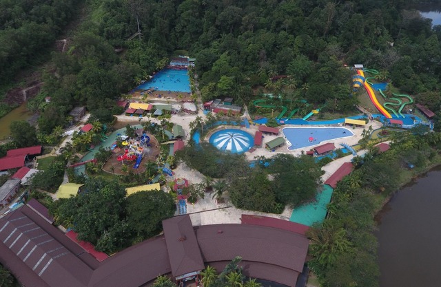 Bukit Merah Laketown Resort