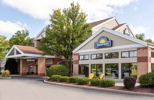 Days Inn & Suites by Wyndham Madison