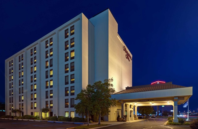 Hampton Inn I-10 & College Drive