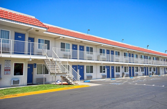 Motel 6-Fresno, CA - Blackstone South