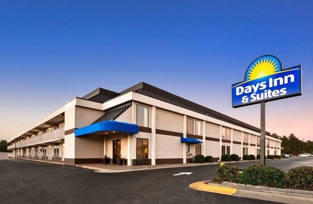 Days Inn & Suites by Wyndham Fort Bragg/Cross Creek Mall