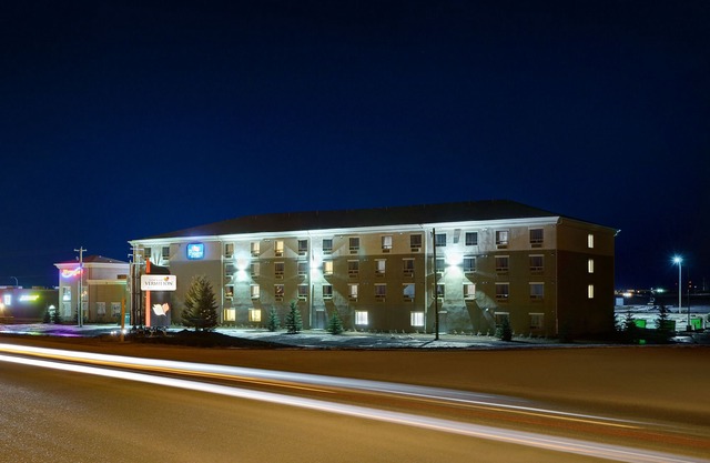 Pomeroy Inn and Suites Vermilion