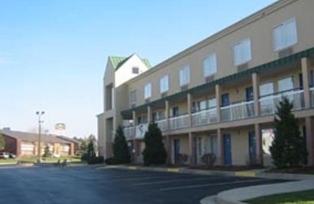 Travelodge by Wyndham Fort Wayne North